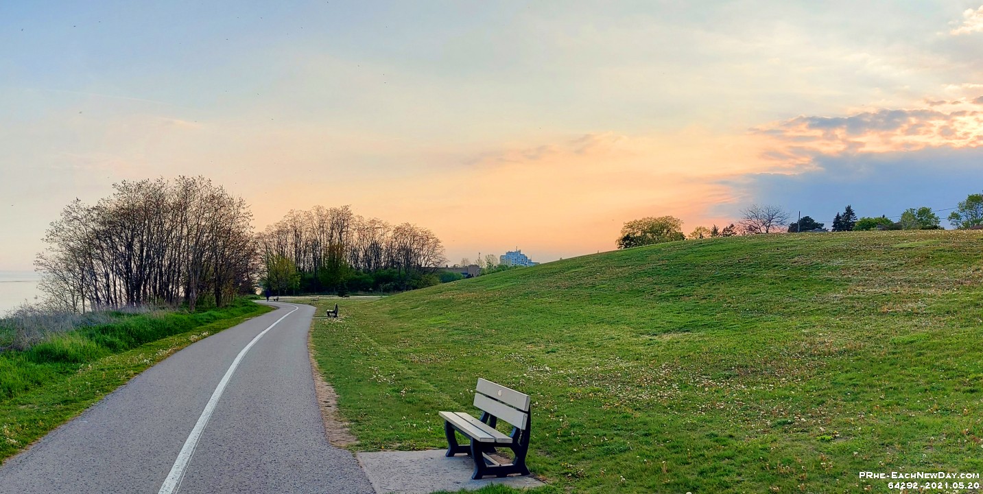 64292PaLe2 - Walking in Rotary Park East with Beth